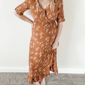 Polygram Rust Maxi with Neutral Flowers